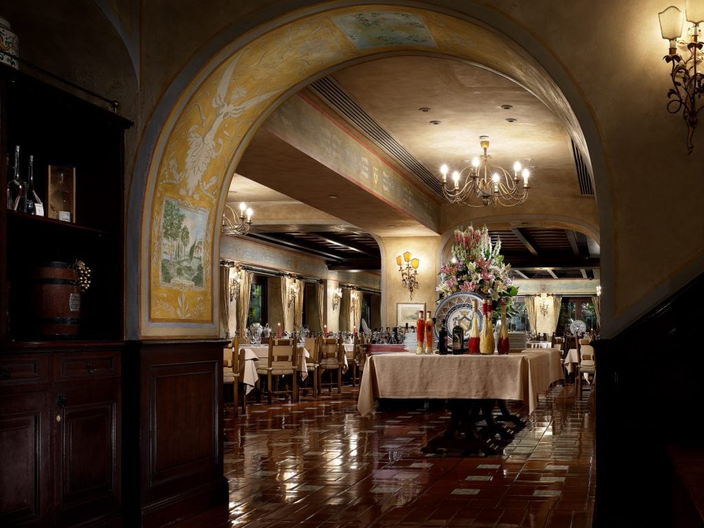 帝苑酒店 The Royal Garden_Dining-Credits-Sabatini-Ristorante-Italiano-interior-scaled